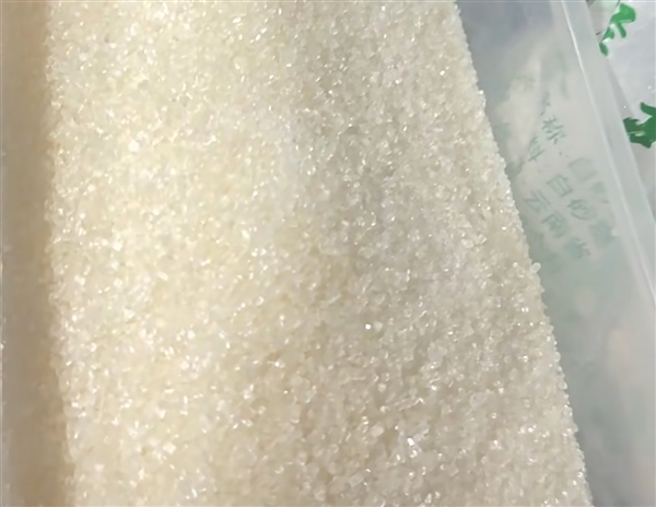 配料表里竟然还是白砂糖，引发热议！果葡糖浆与白砂糖究竟有何不同？